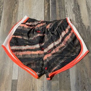 Nike Women's Black and Coral Athletic Shorts Large